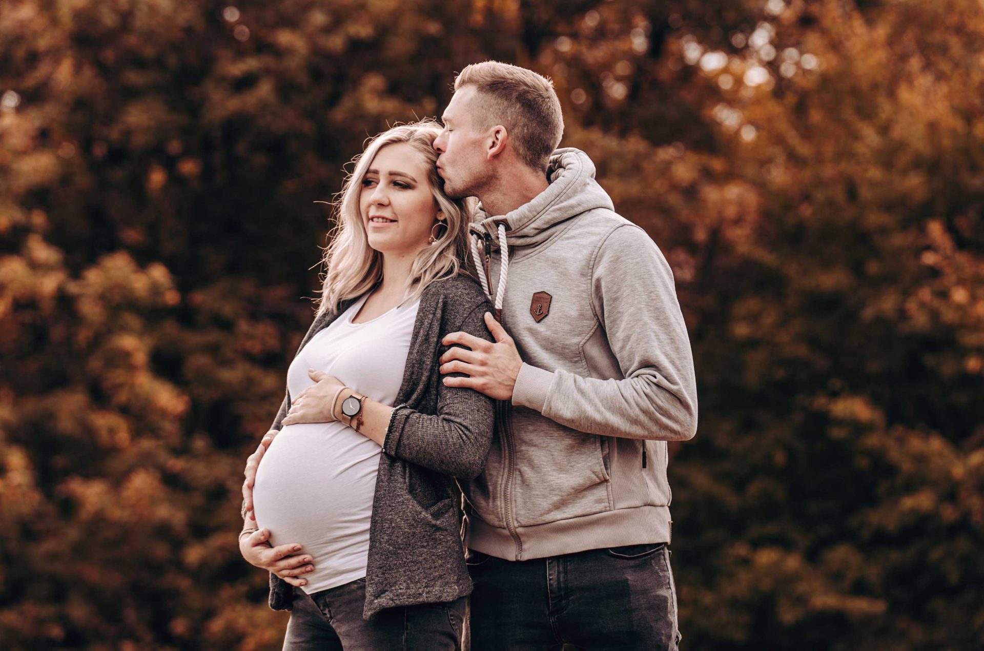 Paarshooting-Babybauchshooting-Fotografin-Burgenland-Naturshooting Babybauchshooting authentische Fotografie Naturverbundeneit