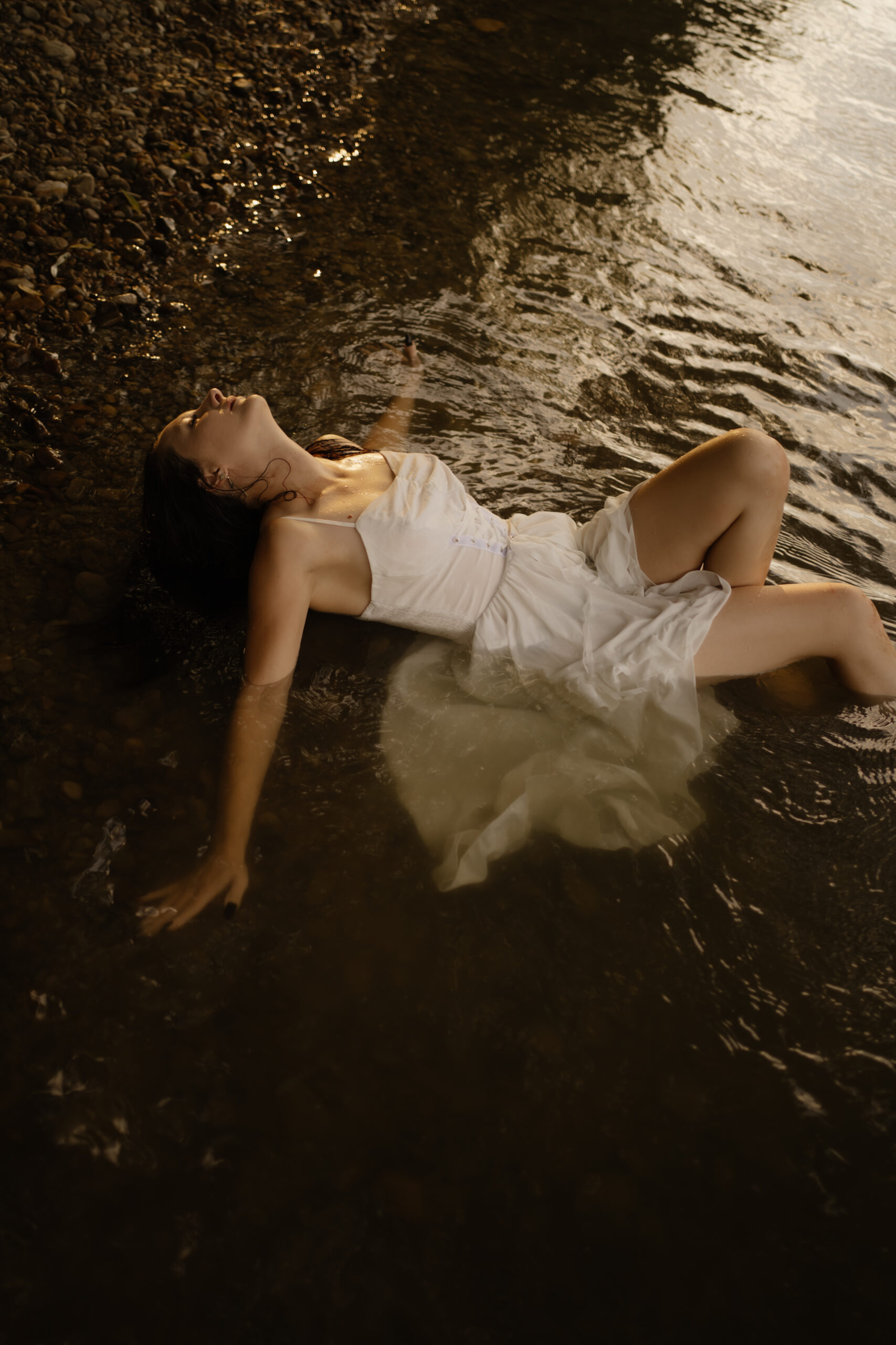 Weibliches Selbstbild voller Kraft und Sanftheit