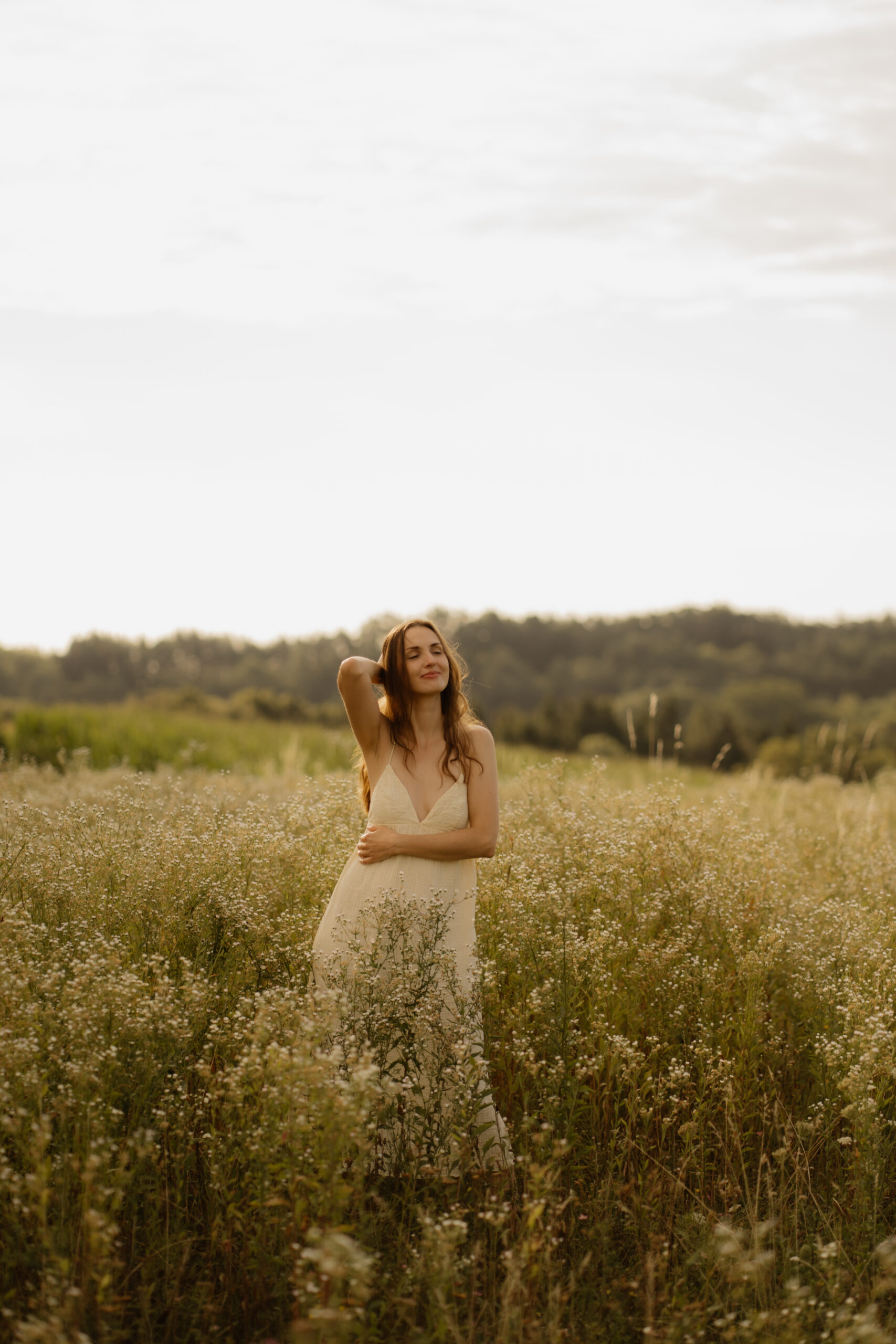 Natürliches Boudoirbild mit weichem Licht und sanften Farben